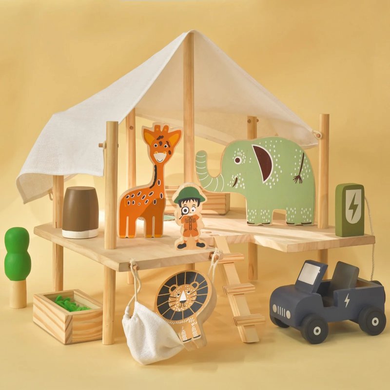 Wooden jungle safari play set